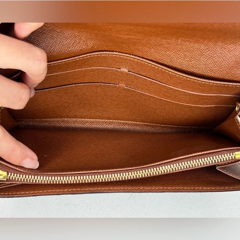 ๐ฏ Authentic Louis Vuitton Monogram Sarah Wallet on Chain - Picture 16 of 16